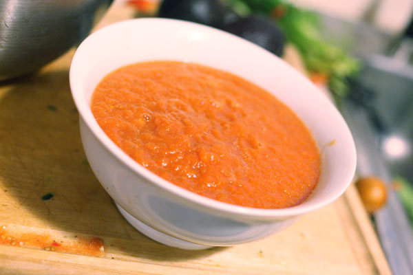 The finished bowl of ketchup.